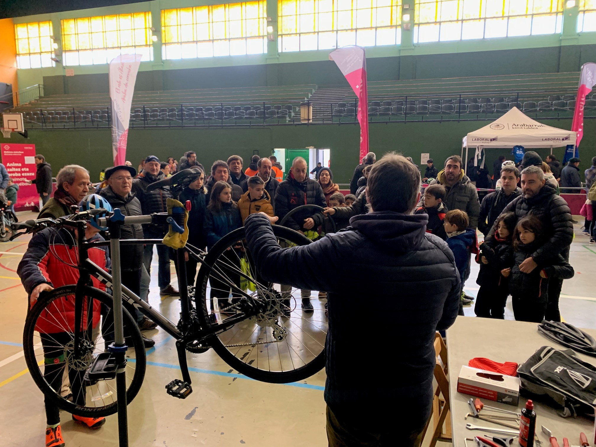 ‘Araba bizikletaz’ promociona en Salvatierra la bicicleta como medio de transporte