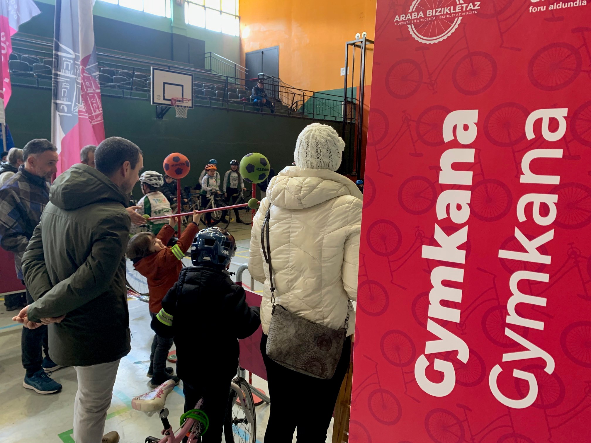 ‘Araba bizikletaz’ promociona en Salvatierra la bicicleta como medio de transporte