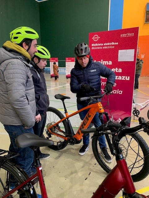 ‘Araba bizikletaz’ llega este domingo a Murgia para fomentar la bicicleta como medio de transporte 